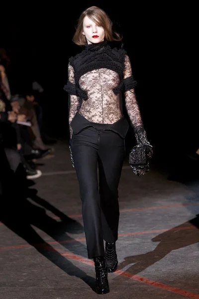 Look 28
